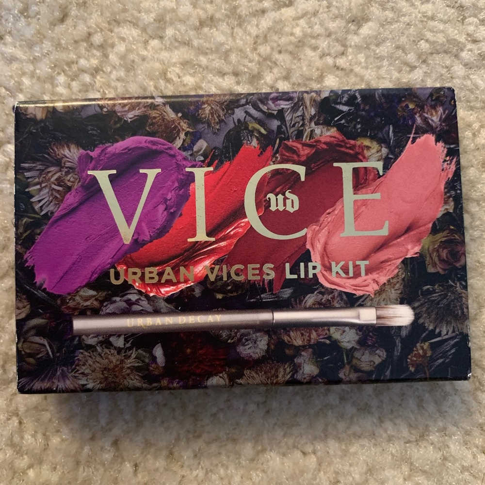 Lip kit